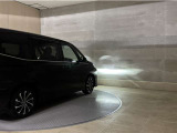 LEDヘッドランプです。十分な明るさを保ちつつも消費電力が少なく、バルブ寿命も長いのが特徴です。瞬時にMAXの光量を発揮するのもLEDならではです。