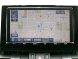 純正品の地デジTV対応のSDナビです。遠出や初めての場所でも安心ですね。