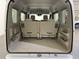 【トランク】積み込みやすくて、たっぷり積める荷室です。シートアレンジできるものは、乗車人数と荷物の量や大きさによってシートを動かすことができるので、より快適なドライブが可能です!