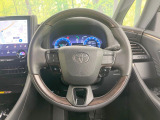 インテリアに合わせたデザインのステアリングは、運転される方のことも考え、運転しやすい形状、大きさです。是非一度、実際に触ってお確かめください。
