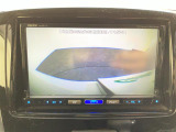 【バックモニター】後ろのカメラの映像がモニターに映し出されるので、後方の見えない死角や、障害物との距離感などもしっかり安全確認することができます!