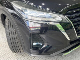 【シーケンシャルターンランプ付きLEDヘッドライト】人気の『流れるウィンカー』付きのLEDヘッドライトを装備♪高級感はもちろん、点灯時は存在感たっぷりで他車からも認識されやすく安心です。