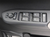 パワーウィンドゥ 運転席ドアスイッチ照明付です。電動格納ミラーも手元でワンモーションで可能です。