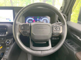 インテリアに合わせたデザインのステアリングは、運転される方のことも考え、運転しやすい形状、大きさです。是非一度、実際に触ってお確かめください。