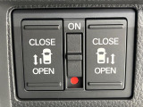 【両側パワースライドドア】スマートキーや運転席のスイッチで後席両側スライドドアの開閉が可能♪電動だから力を入れてドアを開ける必要が無く、小さなお子様でも簡単に開け閉めでき快適です♪