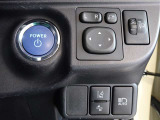 トヨタが誇る衝突被害軽減ブレーキとペダルの踏み間違い防止装置を搭載したサポカーS車です。