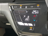 【オートエアコン】一度お好みの温度に設定すれば、車内の温度を検知し風量や温度を自動で調整。暑い&hellip;寒い&hellip;と何度もスイッチ操作をする必要はありません。快適な車内空間には必須の機能ですね♪