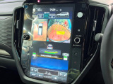 【マルチテレインモニター】車のフロントやサイドのカメラ画像を同時にモニター表示することで、悪路や狭い道を走行時でも周囲の状況確認ができ安心!本格SUVにうれしい装備です♪
