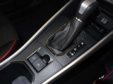 電動パーキングブレーキで引っ張る力が弱い、踏みこむ力が弱くブレーキが十分に効かずに、坂道では車が動き出してしまう恐れを防げて力の弱い人でも安定したブレーキ性能が期待できます。