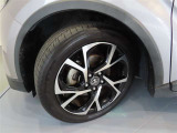 純正アルミホイール タイヤサイズは225/50R18