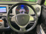 インテリアに合わせたデザインのステアリングは、運転される方のことも考え、運転しやすい形状、大きさです。是非一度、実際に触ってお確かめください。