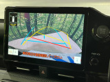 【バックカメラ】駐車時に後方がリアルタイム映像で確認できます。大型商業施設や立体駐車場での駐車時や、夜間のバック時に大活躍!運転スキルに関わらず、今や必須となった装備のひとつです!
