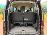普段のお買い物や通勤、送迎等に十分な荷室スペースを確保しております。セカンドシートを倒すと、大きな荷物の積載も可能です♪