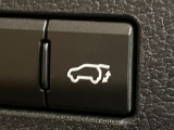 【パワーバックドア】スマートキーや運転席のボタンを押すだけでリアゲートが自動で開閉します!荷物を持っている時や、高い位置にあるバックドアを閉める際に便利な機能です♪
