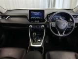 RAV4のインパネデザインは、ドライバーが直感的に操作できるレイアウトです