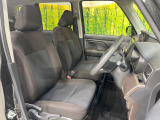 運転席シート廻りは使用感も少なく、良好な状態となっています。前オーナー様が丁寧に使っていたことがよくわかりますね。