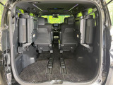 後席を格納すると、これだけの広さが!シーンに合わせたシートアレンジで、大きな荷物も積むことが出来ます♪