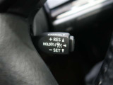 前方を走行する車両と自動的に一定の車間距離を保ちながら走行することができるレーダークルーズコントロールを装備。長距離ドライブの疲労を軽減してくれます。