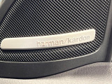 ●harman/kardonサウンドシステム:オーディオ専門メーカーが手掛けるプレミアムスピーカーを装備。多数のスピーカーから、音の粒立ちまで分かる高品質な音楽をお楽しみいただけます。