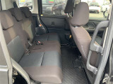 後席運転席側 車内も広く、お子さまも乗り降りしやすい低床スタイルが嬉しいポイントです☆