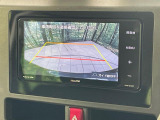 【バックカメラ】駐車時に後方がリアルタイム映像で確認できます。大型商業施設や立体駐車場での駐車時や、夜間のバック時に大活躍!運転スキルに関わらず、今や必須となった装備のひとつです!