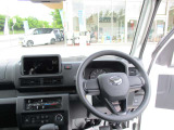 オーディオレス車です。各種ナビ、オーディオの販売、取付を承ってましたのでお気軽にご相談ください♪