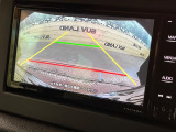 【バックカメラ】駐車時に後方がリアルタイム映像で確認できます。大型商業施設や立体駐車場での駐車時や、夜間のバック時に大活躍!