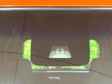 【スマートアシスト】走行中に前方の車両等を認識し、衝突しそうな時は警報とブレーキで衝突回避と被害軽減をアシスト。より安全にドライブをお楽しみいただけます。