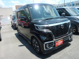 ご覧いただいたお車の、見えにくい部分や気になる箇所は、写真をお撮りしてEメールなどでお送りしています。お気軽にお申しつけください。