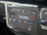 オートエアコンで温度を設定するだけで快適な車内環境を維持することができます!