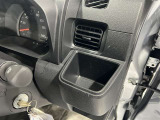 運転席側にもドリンクホルダーがあります