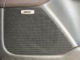 【BOSE】車の音響特性に合わせて開発された、高性能スピーカー。車外の騒音に悩まされることなく、快適に聴こえるように調整され、車内だからこそ楽しめるサウンドを体感できます♪