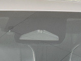 【トヨタセーフティセンス】走行中に前方の車両等を認識し、衝突しそうな時は警報とブレーキで衝突回避と被害軽減をアシスト。より安全にドライブをお楽しみいただけます。