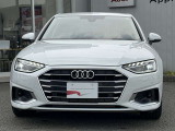 シングルフレームグリルはAudiの象徴的なデザイン要素であり、一目でAudiとわかるスタイル、大きくて迫力のある形状が車のスポーティな印象を強調しており、魅力的なデザインとなっています。