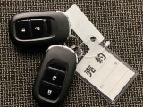 家族やパートナーと個別に持てるため、貸し借りの手間がなくスムーズに乗車できます。また、メインキーを自宅に置いたまま、もう一方をサブとして常に鞄に入れておけるため、持ち出し忘れを防げる点も便利です。