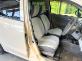 運転席シート廻りは使用感も少なく、良好な状態となっています。前オーナー様が丁寧に使っていたことがよくわかりますね。