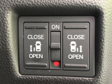 【両側パワースライドドア】スマートキーや運転席のスイッチで後席両側スライドドアの開閉が可能♪電動だから力を入れてドアを開ける必要が無く、小さなお子様でも簡単に開け閉めでき快適です♪