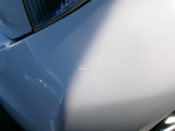 リアバンパーの運転席側にキズがあります。