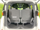 普段のお買い物や通勤、送迎等に十分な荷室スペースを確保しております。セカンドシートを倒すと、大きな荷物の積載も可能です♪