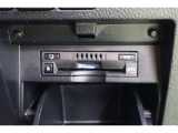 ETCはナビ連動機能付です。利用日や料金の確認がモニターで出来て便利ですよ。納車前には使用できるようにセットアップをさせていただきます。ETCカードの取扱もしておりますのでご相談下さいね。