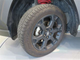 トヨタ純正アルミホイール。タイヤサイズは225/60R18です。