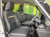 運転席シート廻りは使用感も少なく、良好な状態となっています。前オーナー様が丁寧に使っていたことがよくわかりますね。