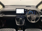 シンプルながら機能性あふれる運転席廻りです。視界性もよく、運転しやすいですよ。