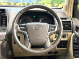 インテリアに合わせたデザインのステアリングは、運転される方のことも考え、運転しやすい形状、大きさです。是非一度、実際に触ってお確かめください。