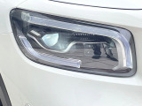 ●LEDヘッドライト:夜間走行時も良好な視界を確保し安心して運転できる高輝度LEDヘッドライトを装備!点灯速度が早く、消費電力も抑えられています。