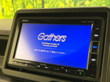 【純正ナビ】人気の純正ナビを装備しております。ナビの使いやすさはもちろん、オーディオ機能も充実!キャンプや旅行はもちろん、通勤や買い物など普段のドライブも楽しくなるはず♪