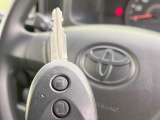 【キーレス】少し離れた場所からでもボタン一つでドアの開錠・施錠ができるのでとっても便利!ドアの鍵穴周りに傷をつけることもありません♪