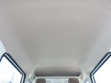 天井の状態も良好です。タバコを吸っていた車は、天井の色が変色してしまっているものもあります。中古車探しの際は、天井の状態も重要なポイントですよ!