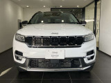 【フロントグリル】7スロットルグリルはJeep伝統の証です。SUVのみにこだわり続けている伝統あるJeep車へお乗り頂いてみてはいかがですか?