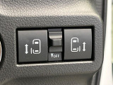 【両側パワースライドドア】スマートキーや運転席のスイッチで後席両側スライドドアの開閉が可能♪電動だから力を入れてドアを開ける必要が無く、小さなお子様でも簡単に開け閉めでき快適です♪